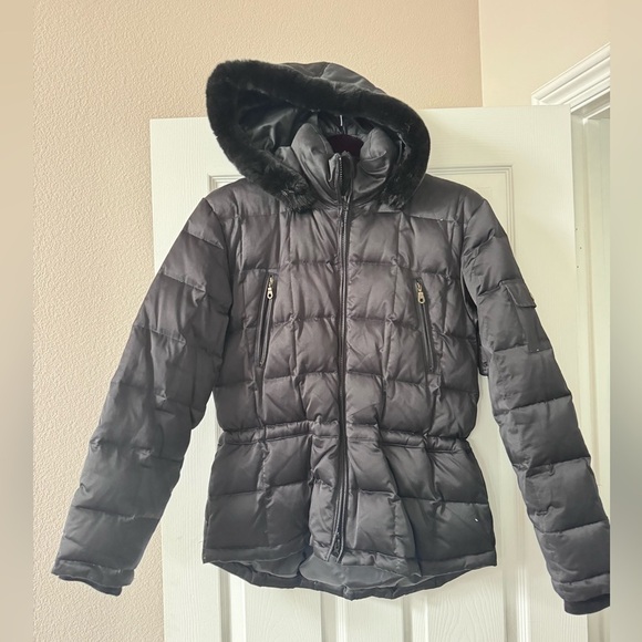 Larry Levine Jackets & Blazers - Larry Levine warm puffer jacket with faux fur trim on hood size S